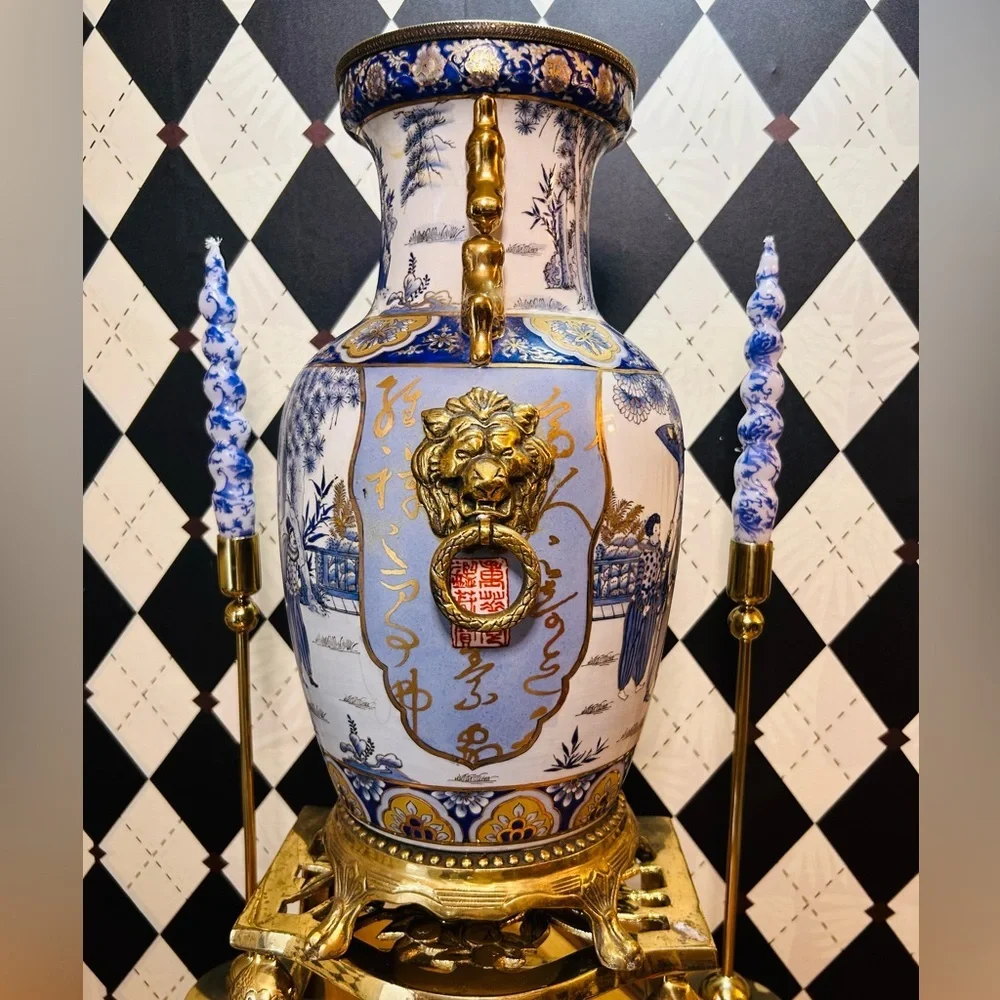 Classic Blue & White Lion-Head Chinoiserie Vase on Gilt Base – 16.5” Vintage Lux